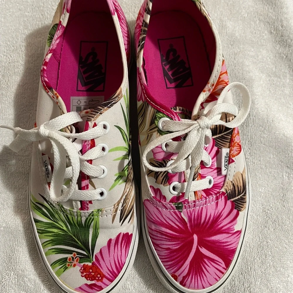 Vans - Picture 1 of 6